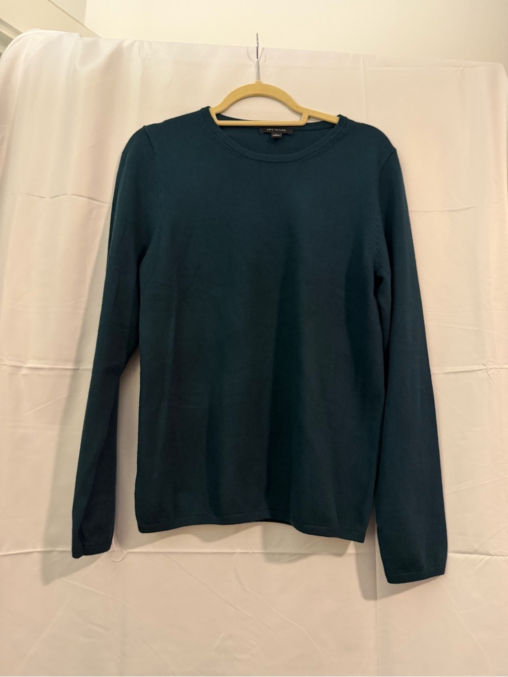 Ann Taylor green sweater size large